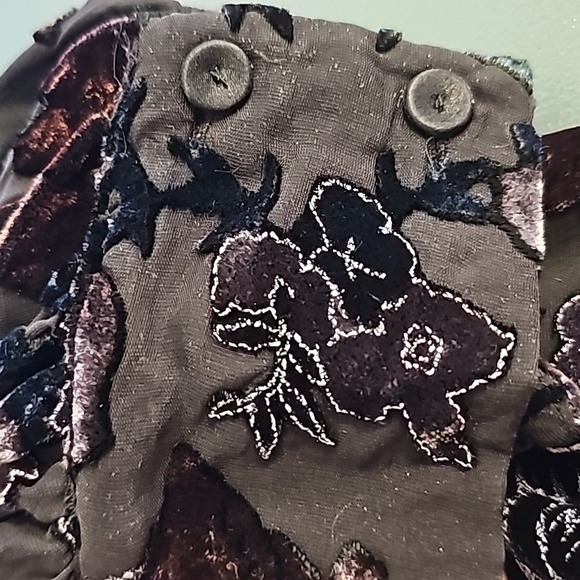 Dana Buchman chiffon wrap blouse with raised velvet flaral size 4. Beautiful - Picture 13 of 13